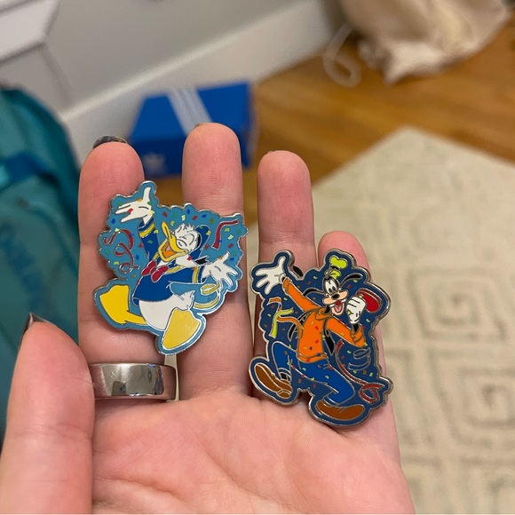 Donald and Goofy Party Disney Trading Pins 2006 - Picture 2 of 3